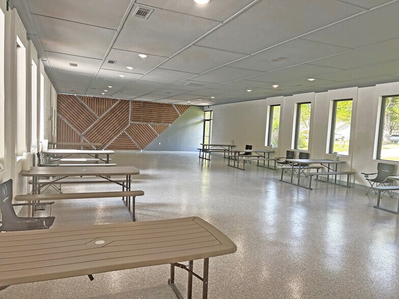 More Photos Of 901 Fite Rd Rd, Millington General Retail For Sale