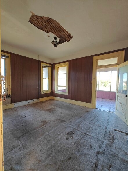 More Photos Of 2020 N Main St, Jacksonville Specialty For Sale