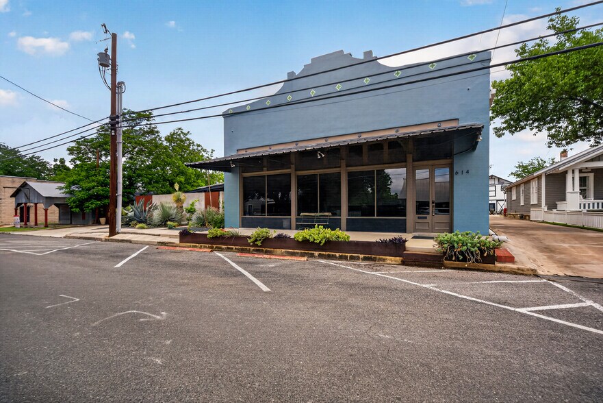 More Photos Of 612 High St, Comfort Storefront Retail Residential For Lease