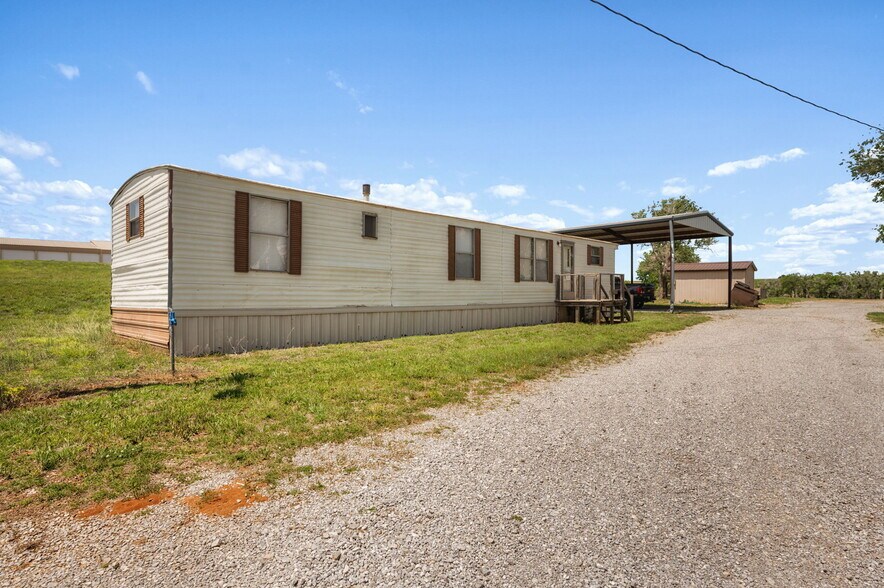 More Photos Of 10277 N 2130 Rd, Foss Convenience Store For Sale