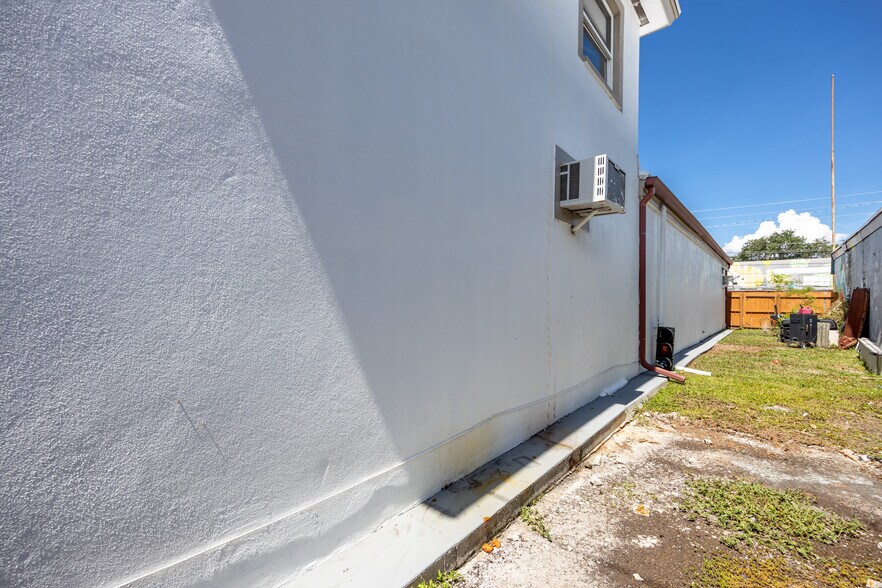 More Photos Of 923 Dr. Martin Luther King Jr St S, Saint Petersburg Storefront Retail Residential For Sale