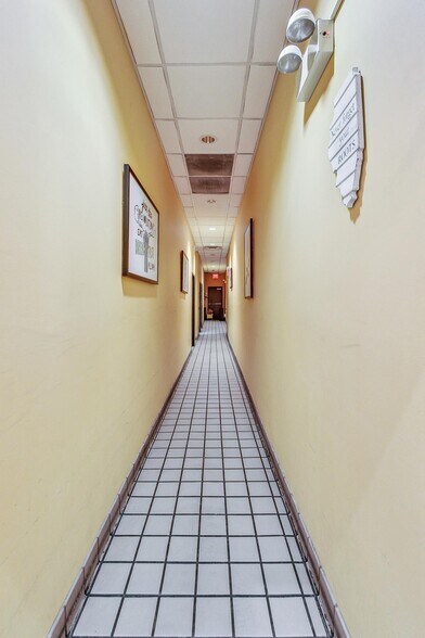 More Photos Of 1359 N Milwaukee Ave, Chicago Restaurant For Sale