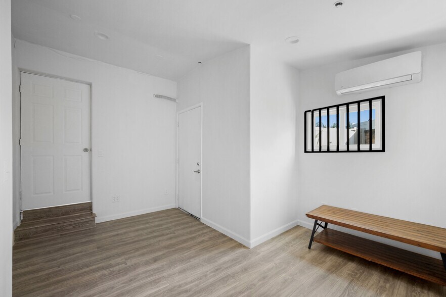 More Photos Of 7798 Foothill Blvd, Tujunga Freestanding For Sale