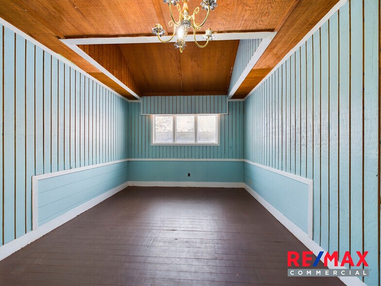 More Photos Of 214 Yellowstone Ave, Cody Bar For Sale