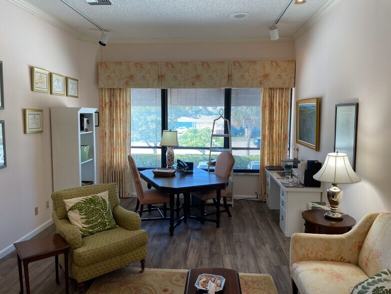 More Photos Of 900 SE Ocean Blvd, Stuart Medical For Lease