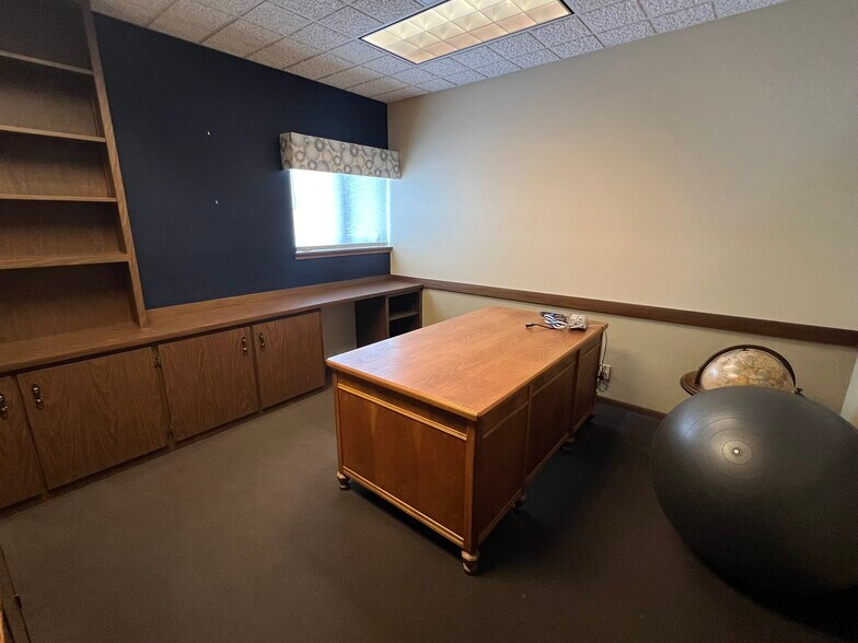 More Photos Of 217 Ceape Ave, Oshkosh Medical For Lease