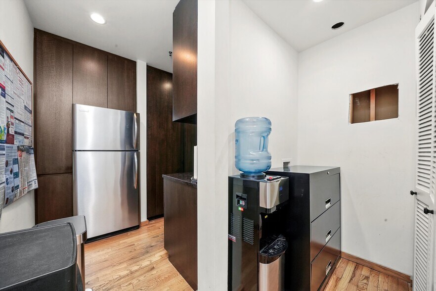 More Photos Of 1327 W Washington Blvd, Chicago Loft Creative Space For Lease