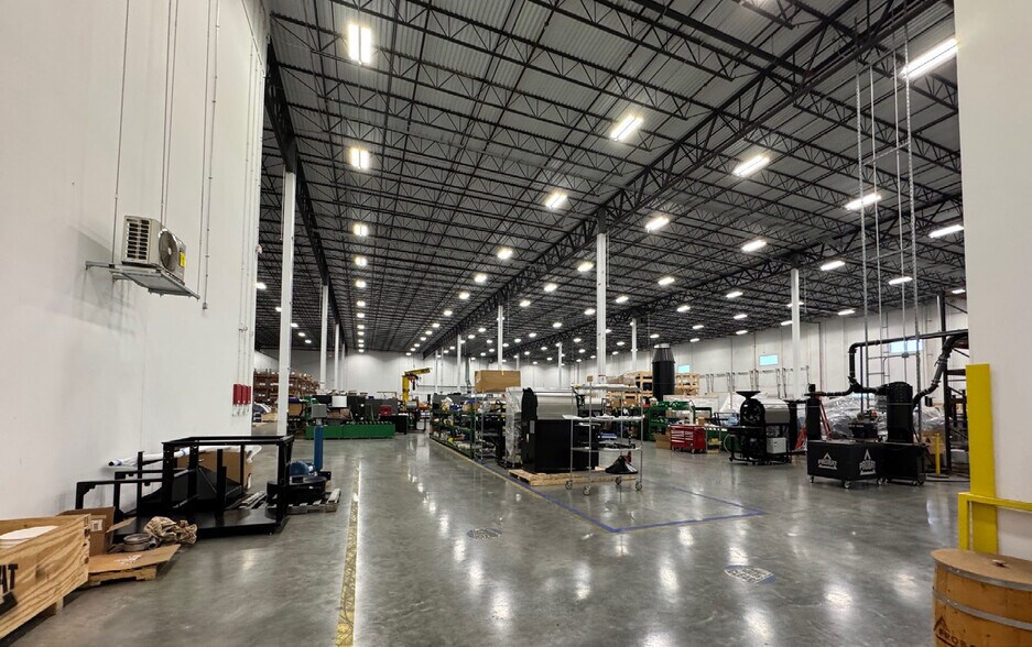 More Photos Of 325 Marriott Dr, Lincolnshire Manufacturing For Lease
