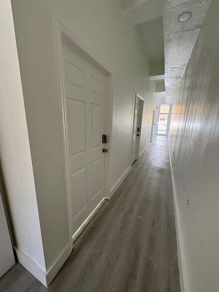 More Photos Of 6708-6716 W Flagler St, Miami Office For Lease