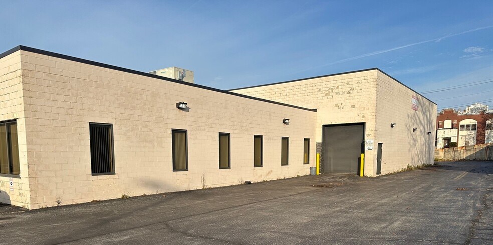 More Photos Of 2351 Whirlpool St, Niagara Falls Office For Lease