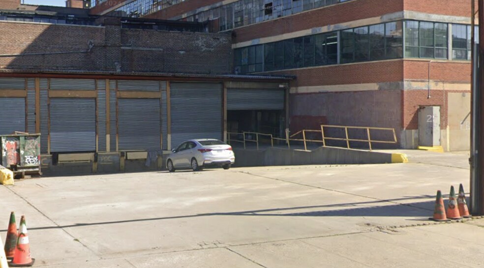 More Photos Of 276-197 Greenpoint Ave, Brooklyn Warehouse For Lease