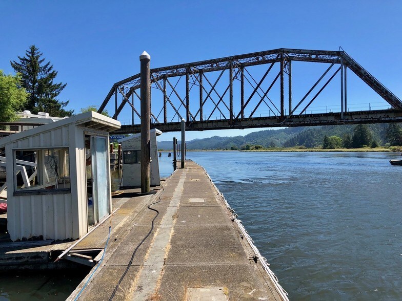 More Photos Of 6750 Or-126 Hwy, Florence Marina For Sale