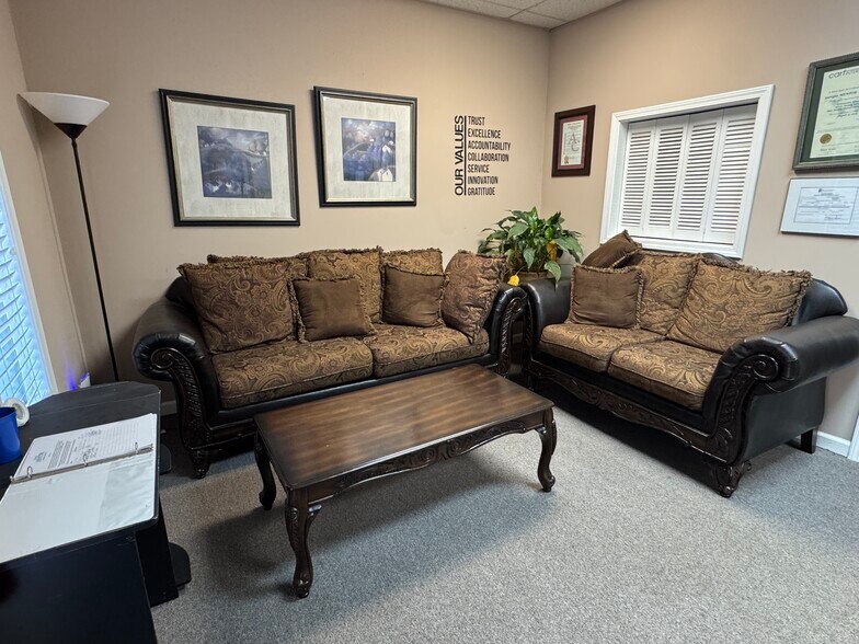 More Photos Of 232-236 Industrial Park Dr, Commerce Office For Lease