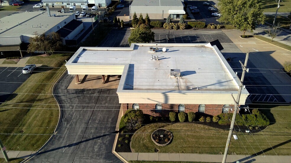 More Photos Of 435 E North St, Bradley Bank For Lease