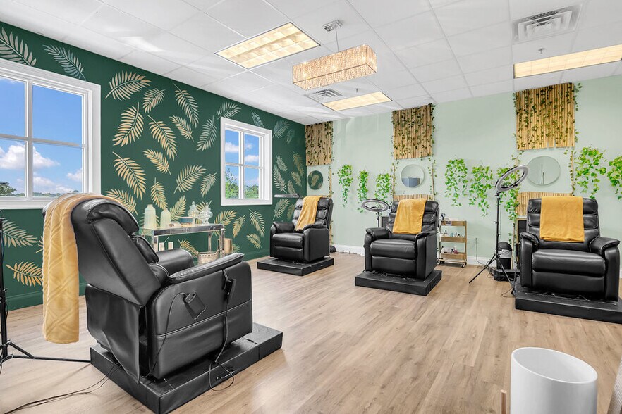 More Photos Of 127 Bellagio Cir, Sanford Office For Lease