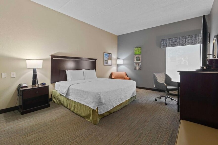 More Photos Of 450 Parkway 575, Woodstock Hotel For Sale