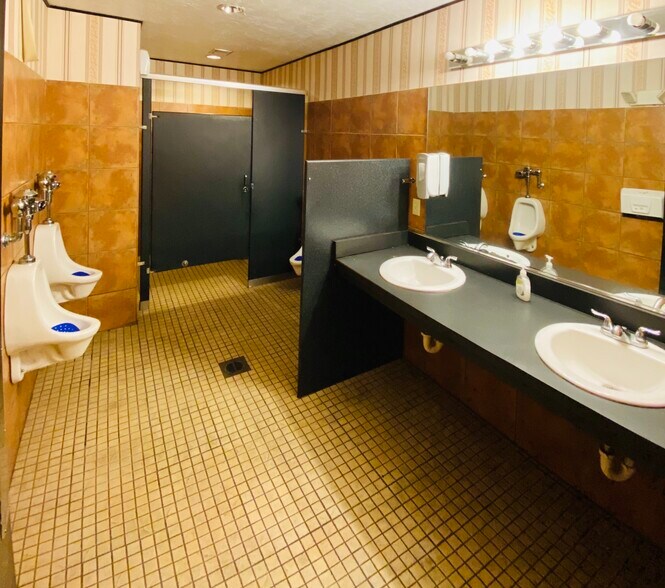 More Photos Of 2512 E Carson St, Pittsburgh Bar For Sale