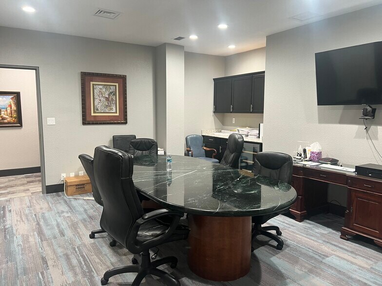 More Photos Of 606 E Madison St, Tampa Office For Sale