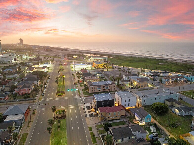 More Photos Of 801 Broadway St, Galveston Apartments For Sale
