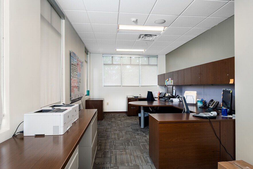 More Photos Of 3020 Orchard Park Rd, Buffalo Office For Sale