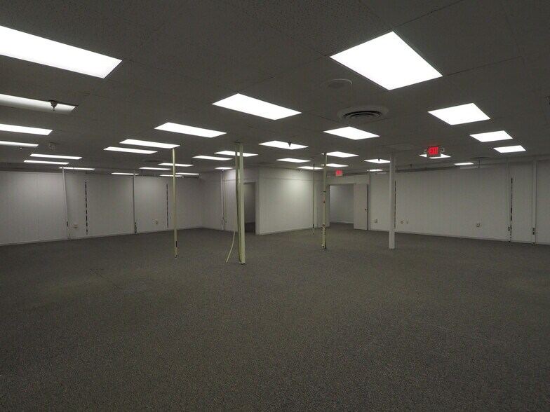 More Photos Of 1047 US Highway 127 S, Frankfort Medical For Sale