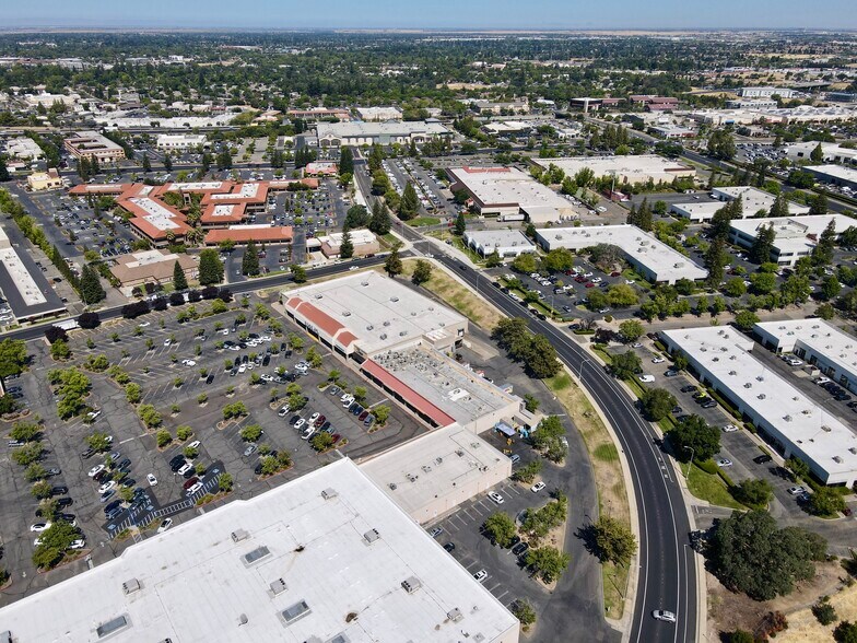 More Photos Of 1811 Douglas Blvd, Roseville Storefront For Lease