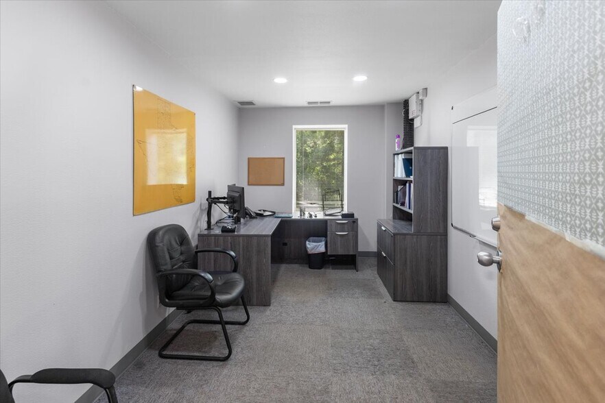 More Photos Of 9846 State Highway 31 E, Tyler Medical For Sale