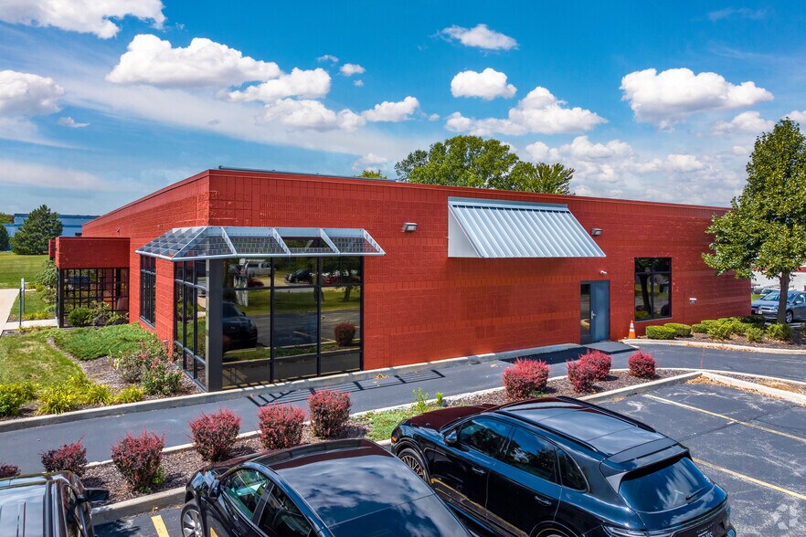 More Photos Of 1930 W Bluemound Rd, Waukesha Medical For Lease