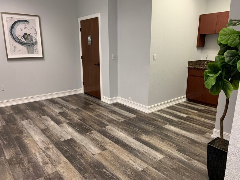 More Photos Of 3937 Tampa Rd, Oldsmar Medical For Lease