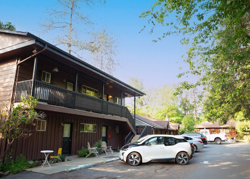 More Photos Of 2600 Rogue River Hwy, Grants Pass Hotel For Sale