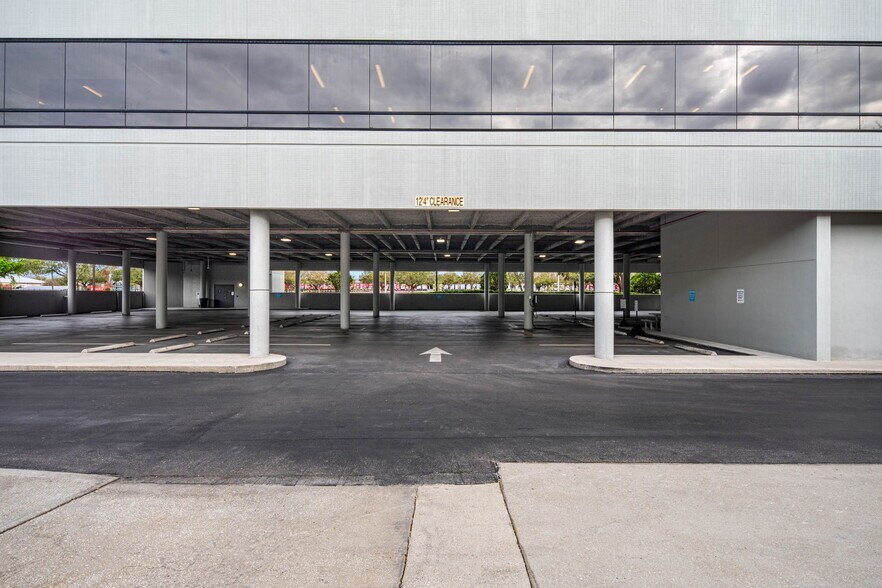 More Photos Of 6801 E Hillsborough Ave, Tampa Office Residential For Lease