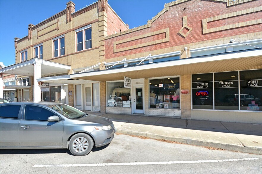 More Photos Of 200 E Court St, Seguin General Retail For Sale