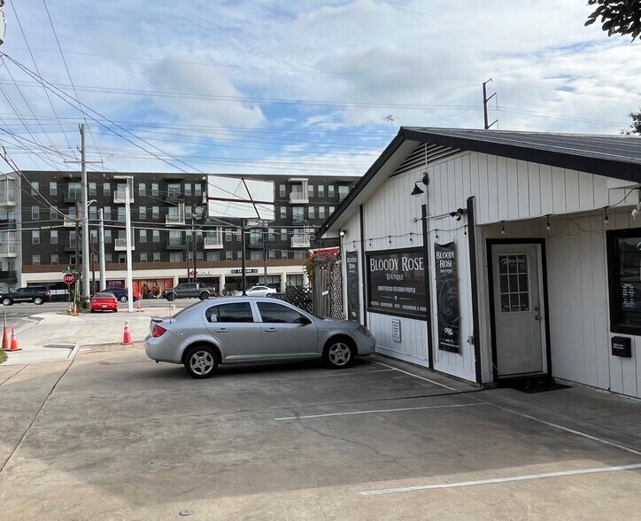 More Photos Of 805 Stark St, Austin Freestanding For Lease