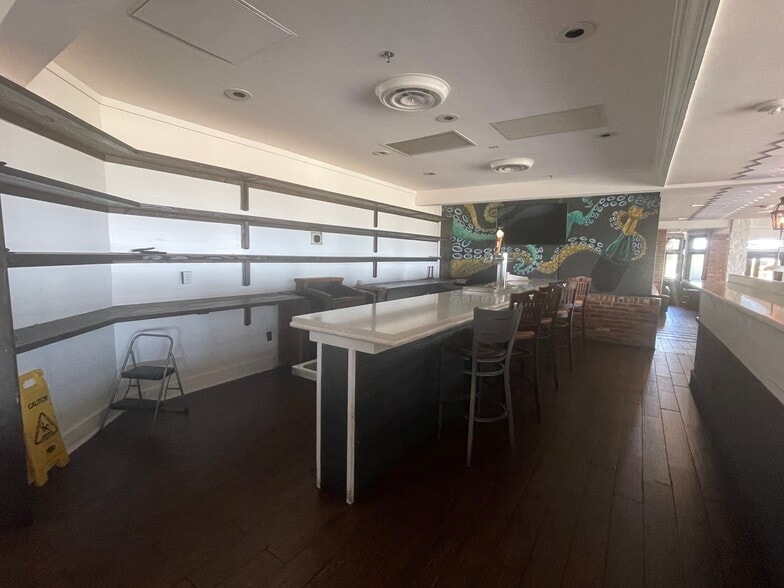 More Photos Of 905 E Gregory St, Pensacola Restaurant For Sale