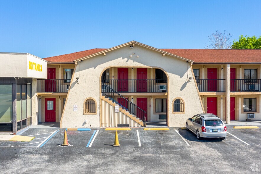 More Photos Of 4741 W Irlo Bronson Memorial Hwy, Kissimmee Hotel For Lease