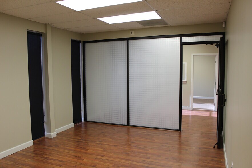 More Photos Of 100 - 104 Business Park Dr, Ridgeland Office For Sale