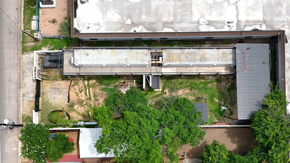 More Photos Of 4707 Harmon Ave, Austin Storefront Retail Residential For Sale