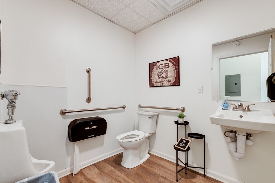 More Photos Of 827 E Warrington Ave, Pittsburgh Flex For Lease