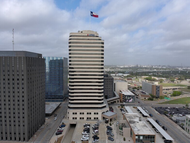 More Photos Of 802 N Carancahua St, Corpus Christi Office For Lease