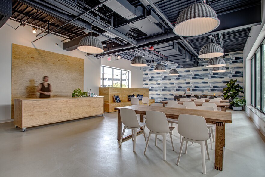 More Photos Of 6300 N River Rd, Rosemont Office For Lease