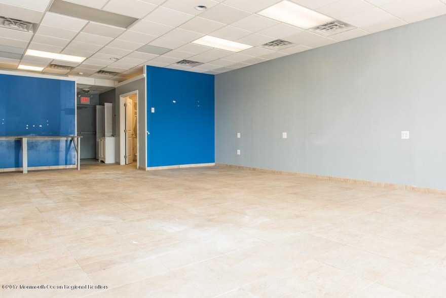 More Photos Of 441 Millstone Rd, Clarksburg Freestanding For Lease