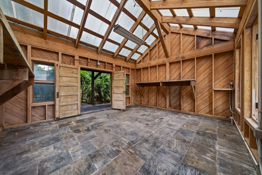 More Photos Of 2234 Highway 90 w, Castroville Flex For Sale