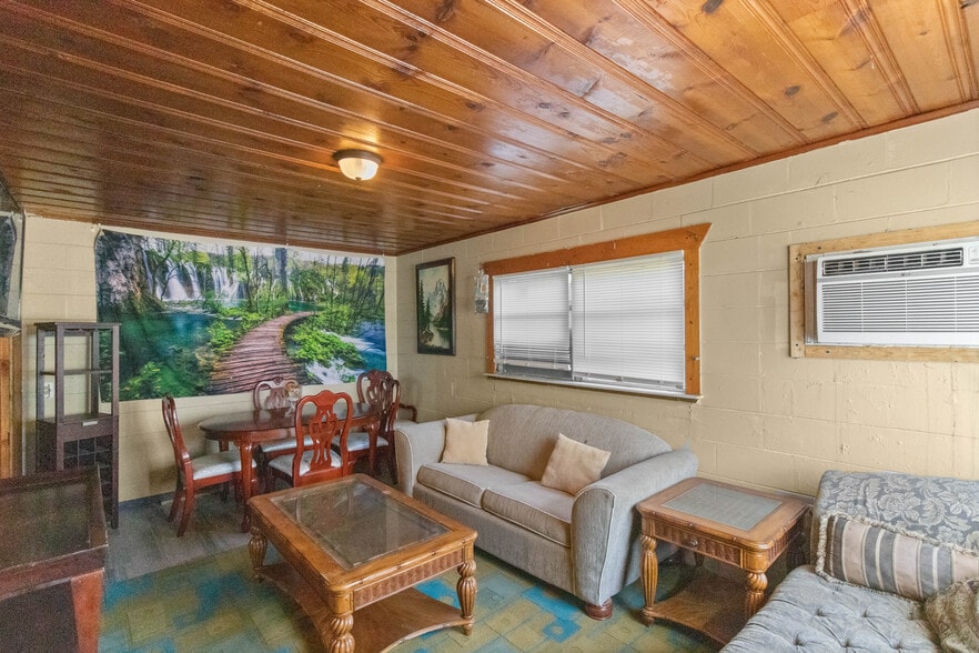 More Photos Of 6808 Lake Griffin Rd, Lady Lake Hotel For Sale
