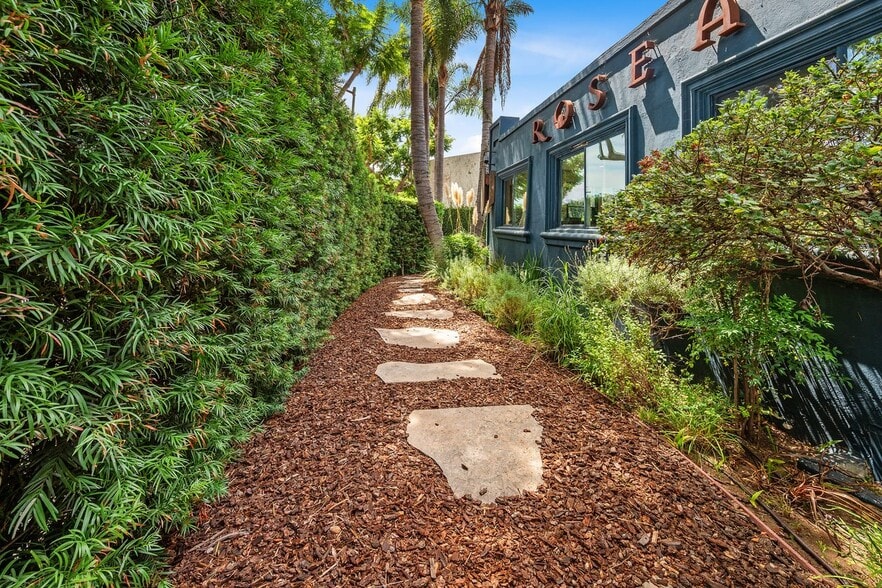 More Photos Of 1111 N Crescent Heights Blvd, West Hollywood General Retail For Sale