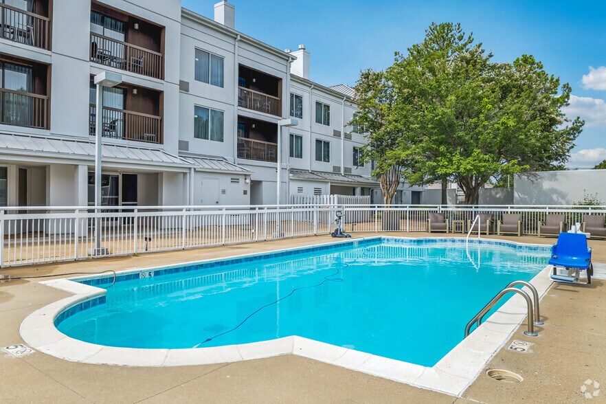 More Photos Of 3076 Kirby Pky, Memphis Hotel For Sale