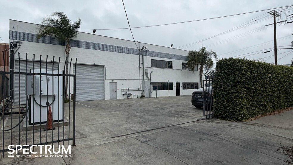 Primary Photo Of 15911 Arminta St, Van Nuys Manufacturing For Lease