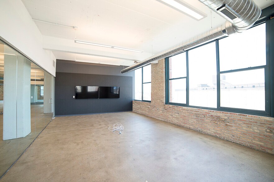 More Photos Of 770 N Halsted St, Chicago Office For Lease