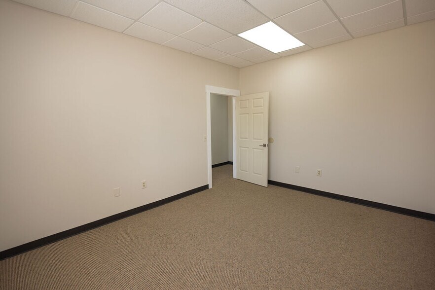 More Photos Of 20550 Townsen Blvd, Humble Loft Creative Space For Sale