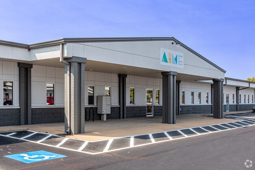 More Photos Of 2701 SE Otis Corley Dr, Bentonville Unknown For Lease