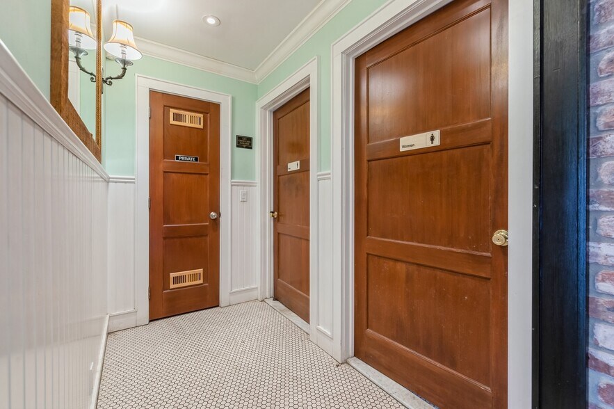 More Photos Of 62375 Rt-25, Southold Restaurant For Sale